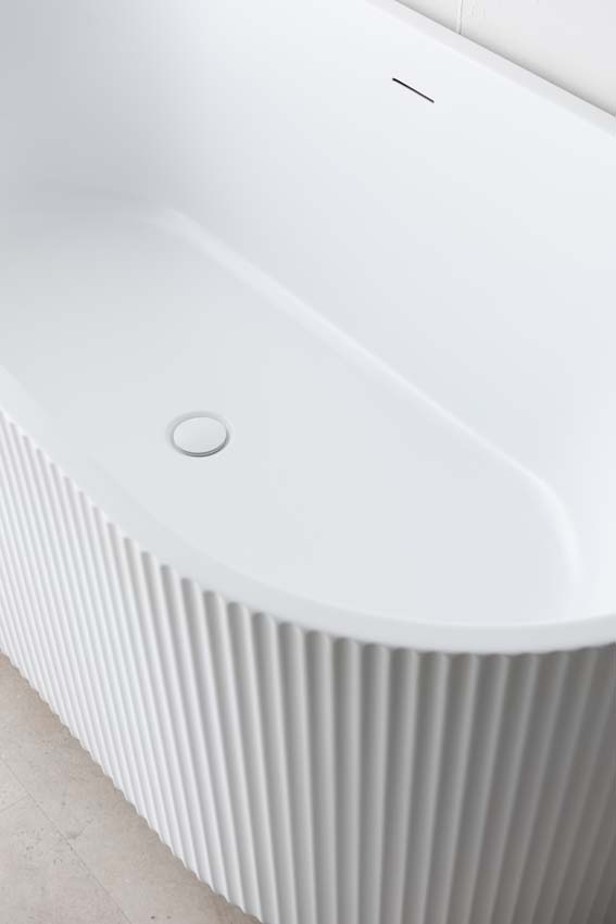 Half vrijstaand bad Chase mat wit geribbeld 170x80cm