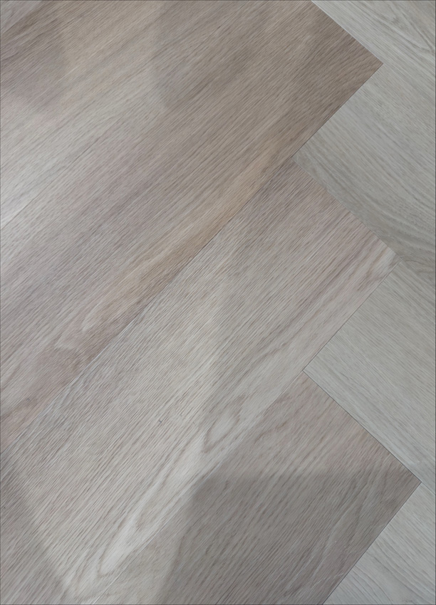 Sol vinyle Atri lame 5,5mm chevron chêne 75x15cm avec sous-couche