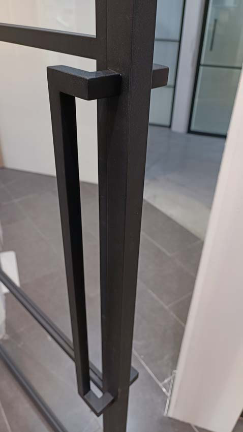 Porte intérieure simple en acier Tirza noir 3R pivotante sur mesure