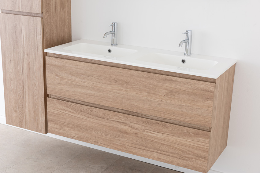 Meuble de salle de bain Bianca aspect chêne suspendu avec double lavabo blanc brillant 120,5cm