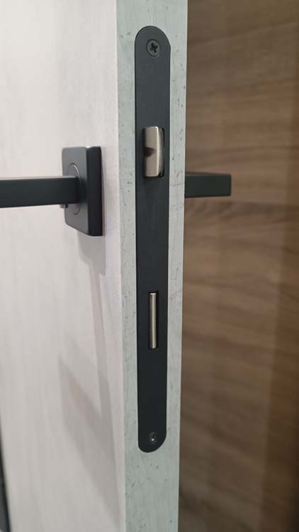 Porte intérieure complète Industrial béton 211,5x83cm aggloméré tubulaire réversible + châssis noir 16,5cm