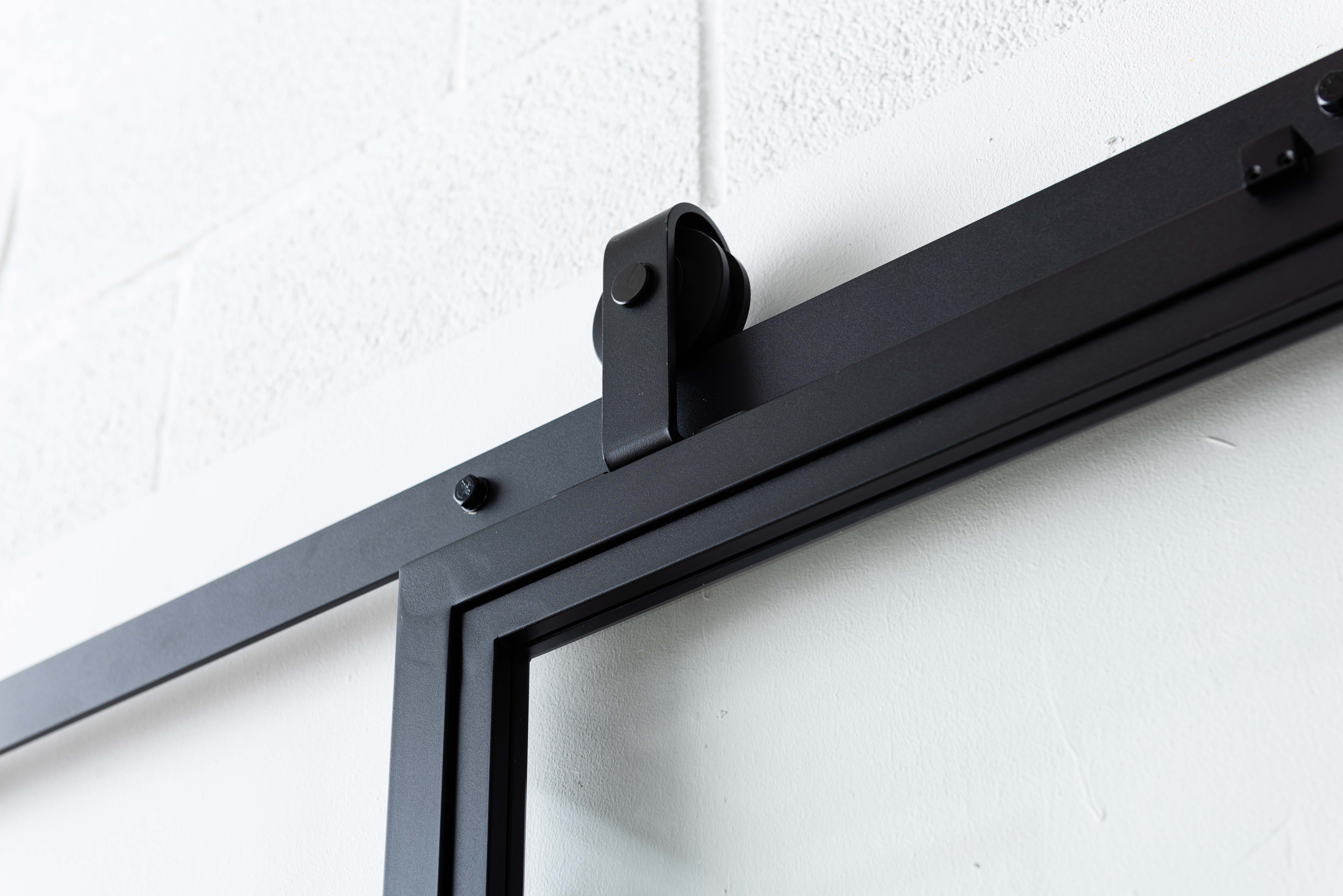 Porte coulissante simple en acier complète Tyra 3R sur mesure + rail noir