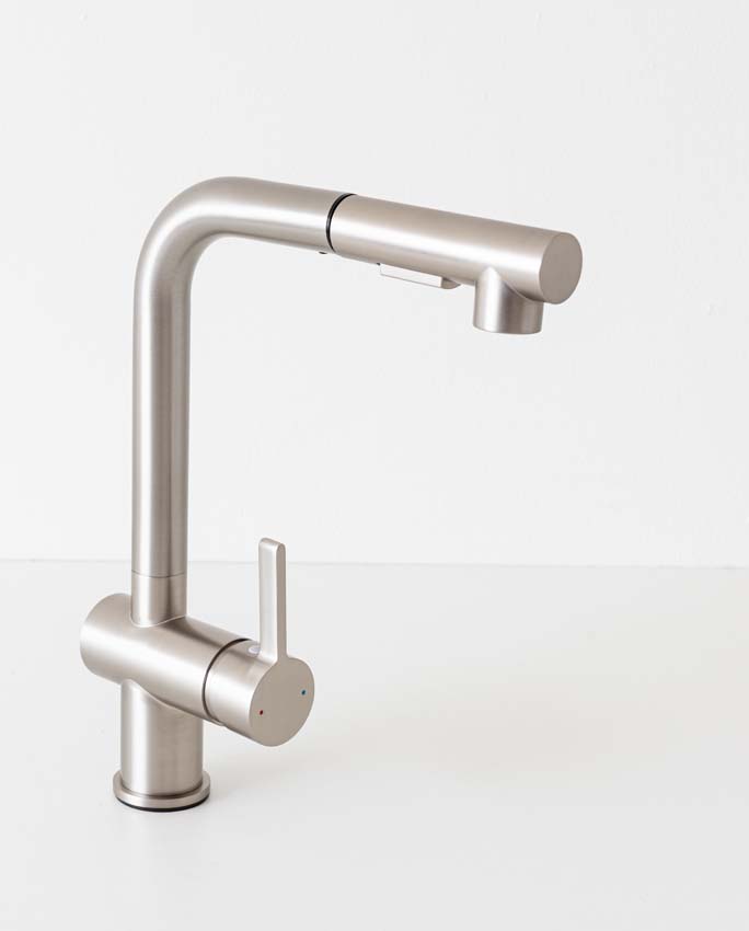 Robinet de cuisine Maeve aspect inox brossé avec bec extractible Robinet de cuisine Maeve aspect inox brossé avec bec extractible