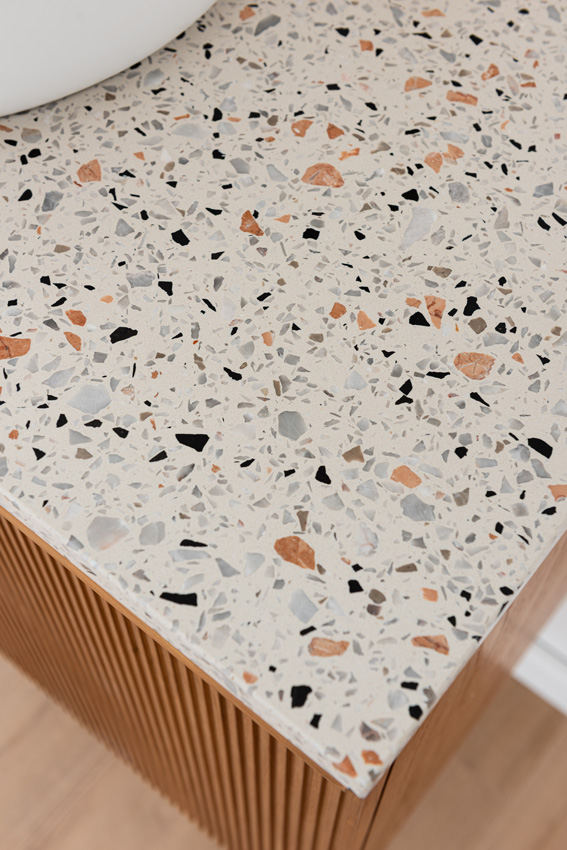 Badkamermeubel Fae eik hangend met enkel topblad terrazzo 90cm