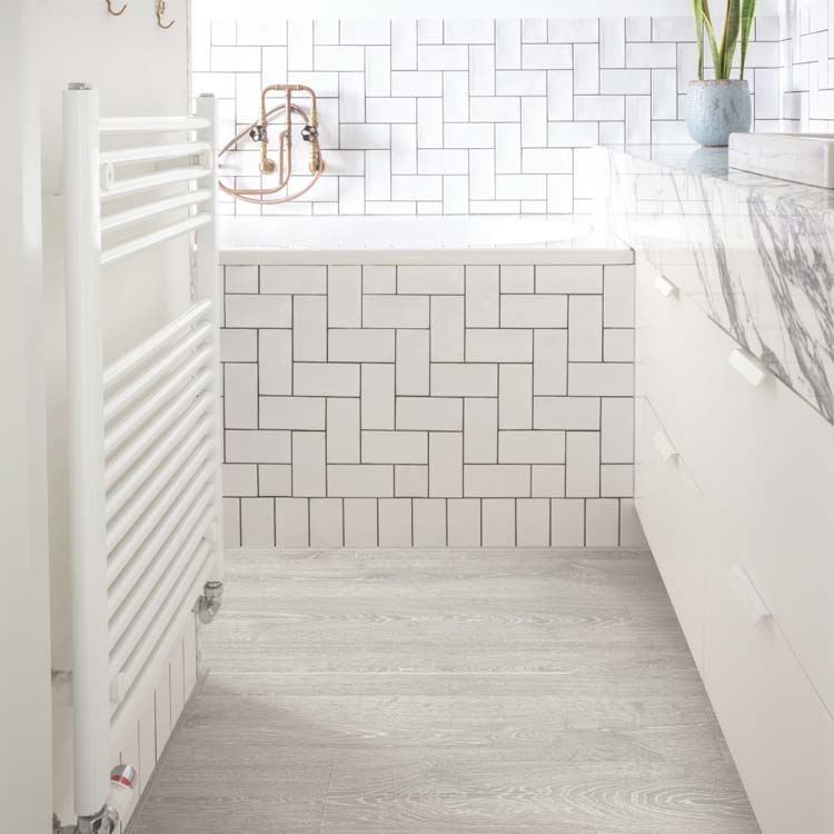 Stratifié Quick-Step Impressive Ultra 12mm chêne patiné classique gris 138x19cm