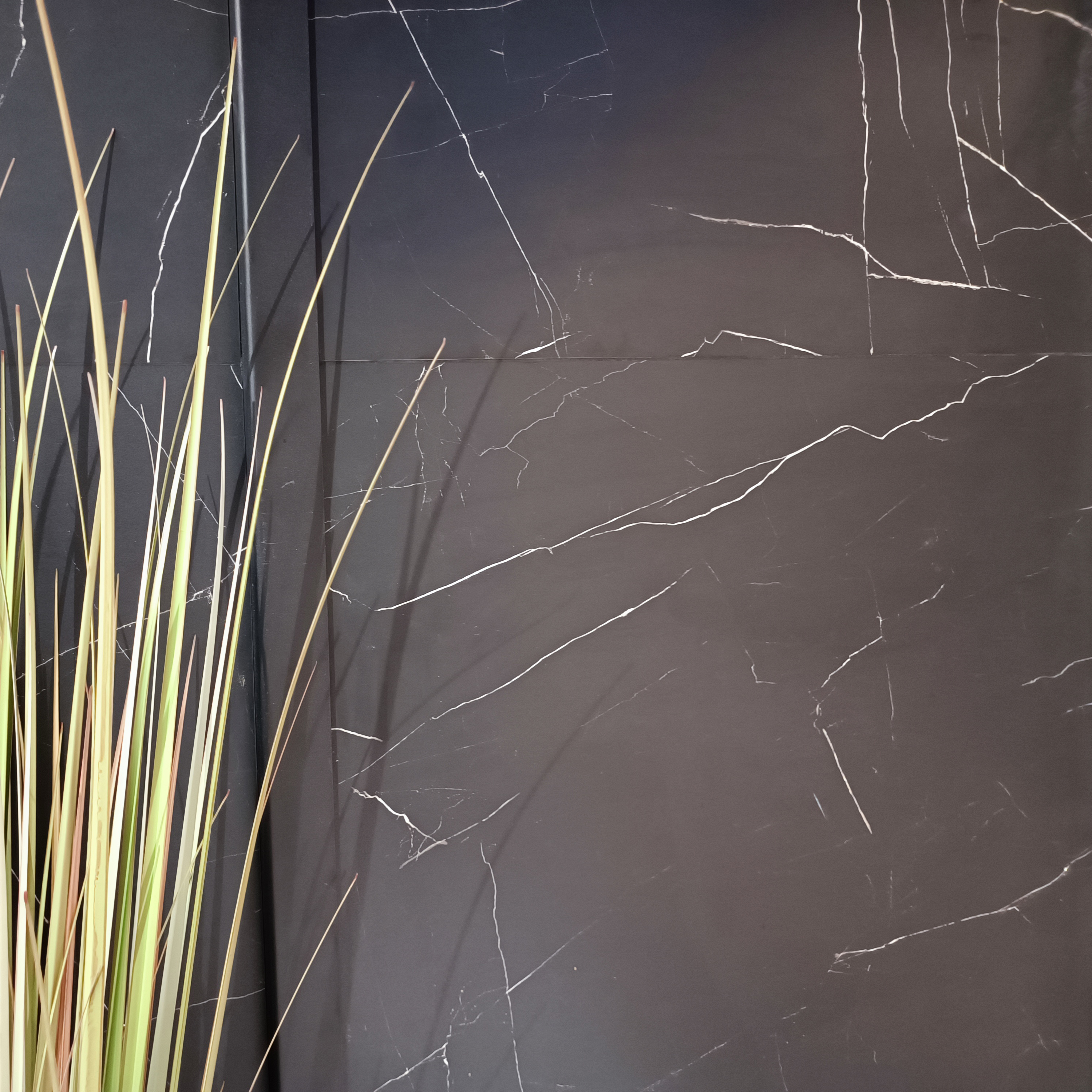 Vloer- en wandtegel Casanova Marquina Nero marmerlook mat zwart 80x80cm