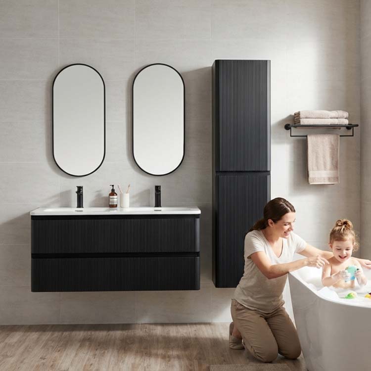 Badkamermeubel Julia mat zwart hangend met dubbele mineraal marmer wastafel glanzend wit 120cm