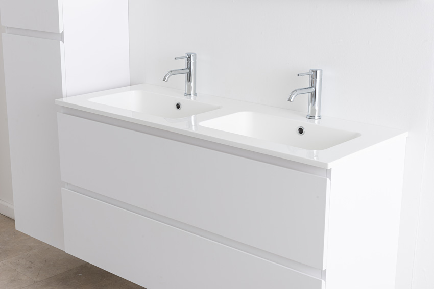 Meuble de salle de bain Bianca blanc mat suspendu avec double lavabo blanc brillant 120,5cm