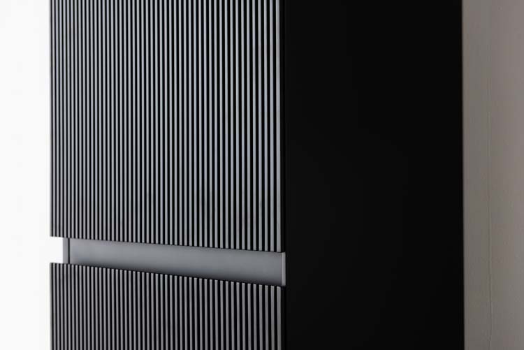 Armoire colonne Windsor noir mat suspendue 170x40x35cm