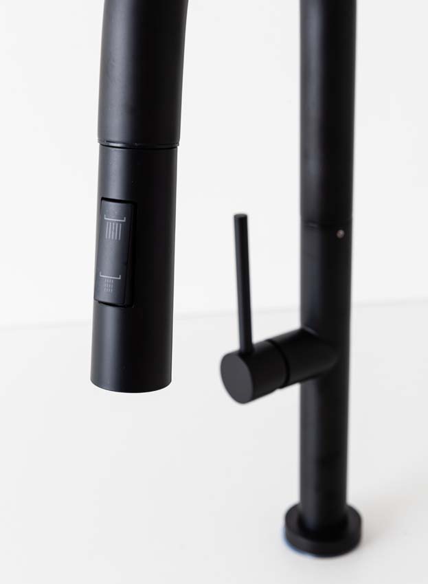 Keukenkraan Maverick mat zwart met uittrekbare uitloop Keukenkraan Maverick mat zwart met uittrekbare uitloop