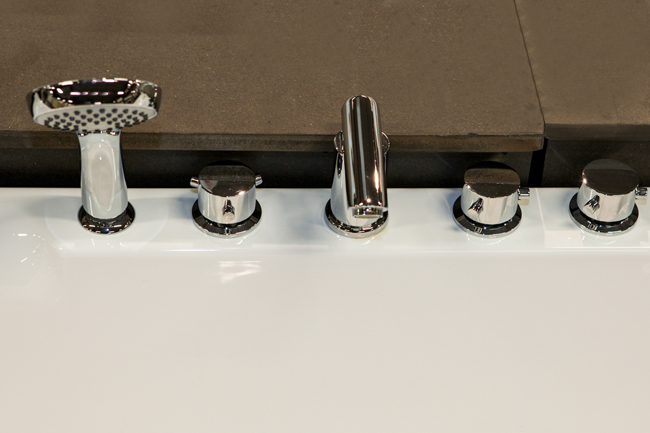 Hoekbad Hilde glanzend wit met kraanwerk rechts 170x78cm