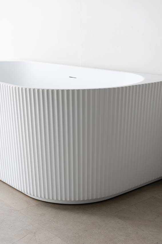 Half vrijstaand bad Chase mat wit geribbeld 170x80cm