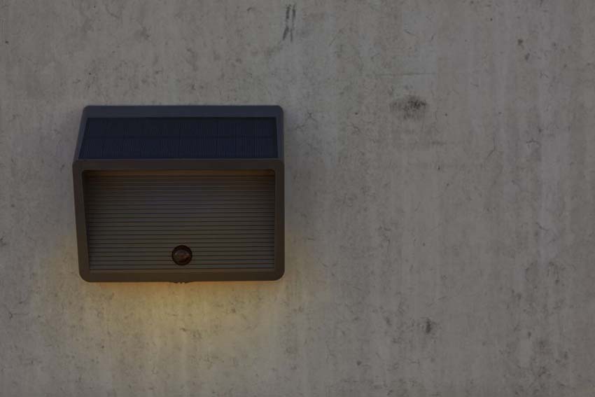 Buitenverlichting wandlamp grijs solar 900 lumen 11.5W