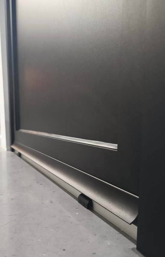 Buitendeur Tavira aluminium vlak paneel zwart 960x2180mm links duwend