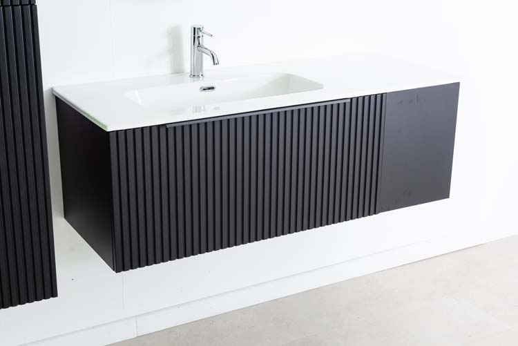 Badkamermeubel Sunday mat zwart hangend met enkele wastafel glanzend wit 120cm