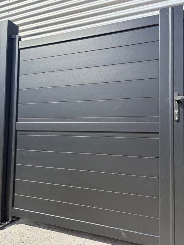 Dubbele draaipoort Orlando aluminium mat zwart 300x180cm - gesloten, inclusief beslag