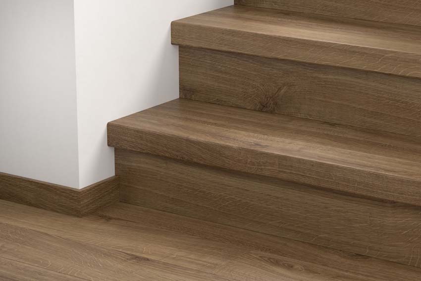 Couvre-marche Quick-Step Newcastle chêne brun 133x7,9x5,9cm