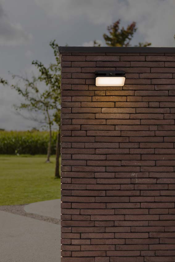 Wandlamp buiten Eos Solar - zwart - dimbaar - 8.6W - 4000K - IP54 - met bewegingssensor