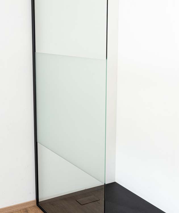 Inloopdouche Anais verzuurd glas met zwarte profielset 117x200cm