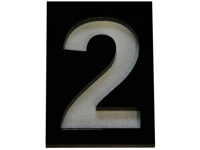 Huisnummer 2 PVC zwart 7cm te kleven in zwarte kader