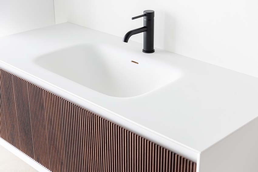 Meuble de salle de bains Falk noyer suspendu avec lavabo simple blanc mat 120cm