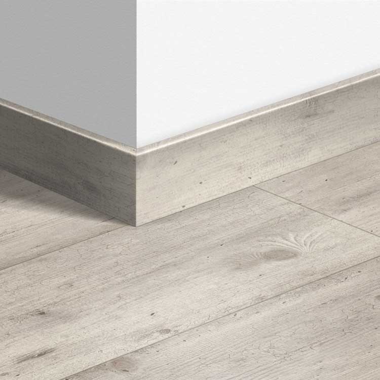 Parketplint Quick-Step 14 x 77 x 2400 mm Lichtgrijs beton