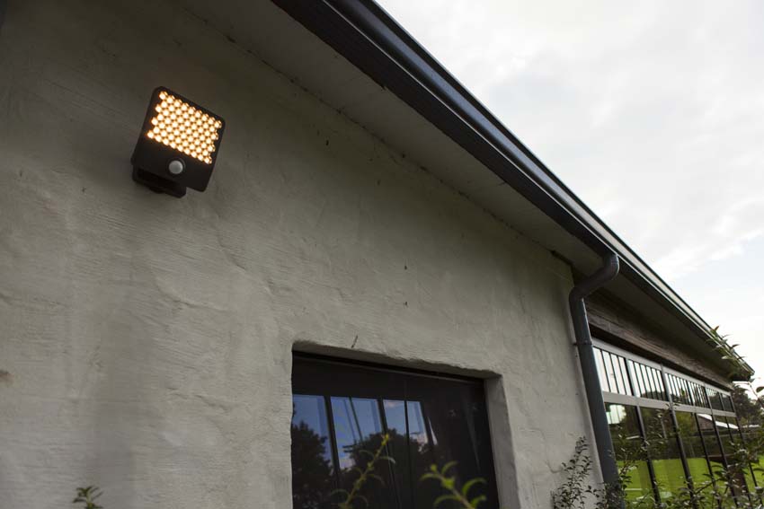 LED straler buiten Nia - grijs - 24W - 4000K - IP54 - met bewegingssensor