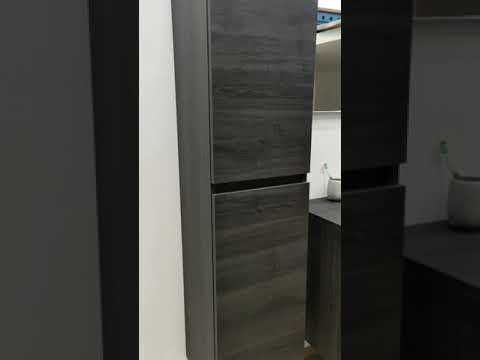 Meuble colonne Dotan flottant en chêne foncé Meuble colonne Dotan flottant en chêne foncé