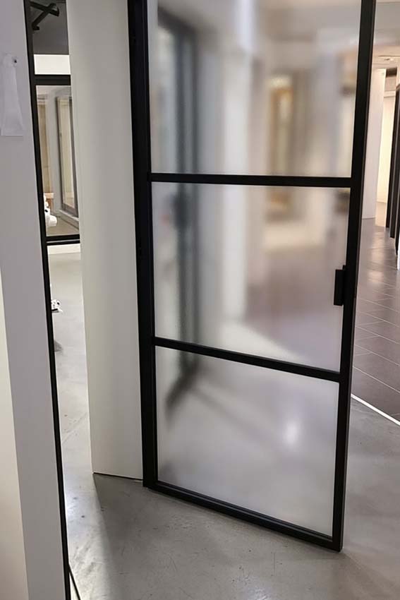 Enkele glazen binnendeur mat glas Luxe Dimaro Nero zwart rechts op maat