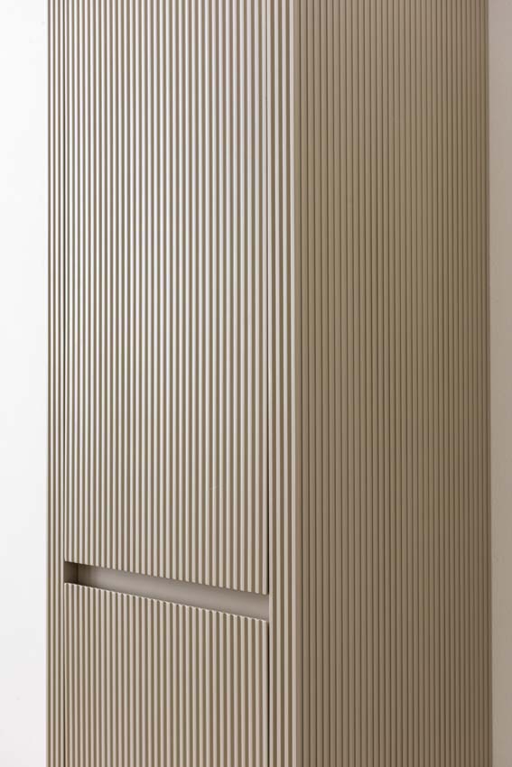 Armoire colonne Amelia gris fumé suspendue 170x40x35cm