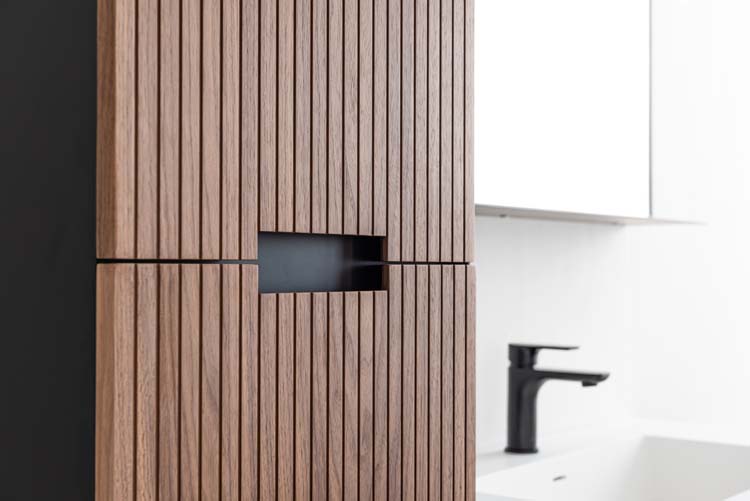 Meuble de salle de bains Willow noyer suspendu avec lavabo simple blanc mat 90cm Meuble de salle de bains Willow noyer suspendu avec lavabo simple blanc mat 90cm
