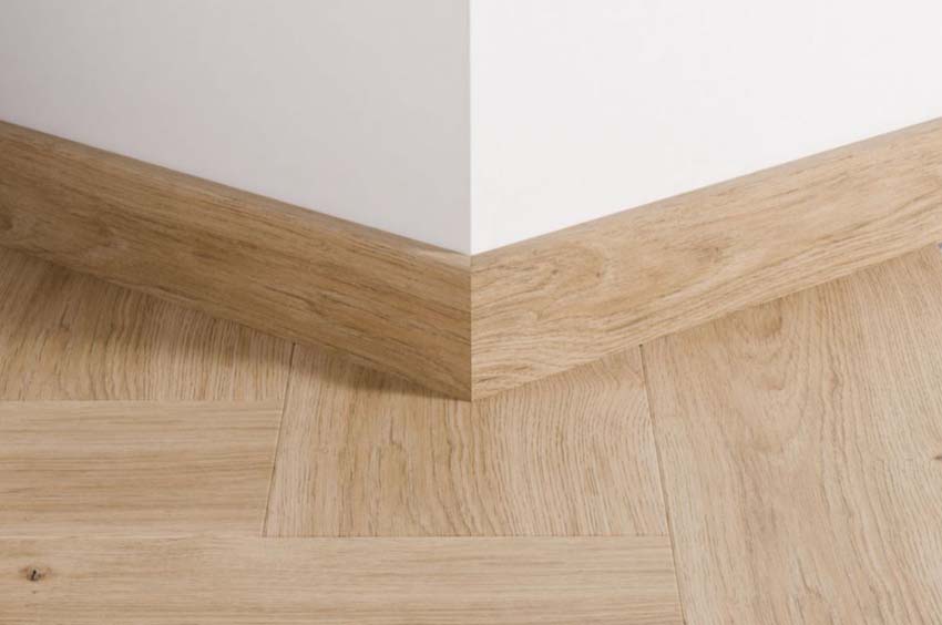 Plint Quick-Step HDF + laminaat waterbestendig gebrande eik 240x5,8x1,2cm