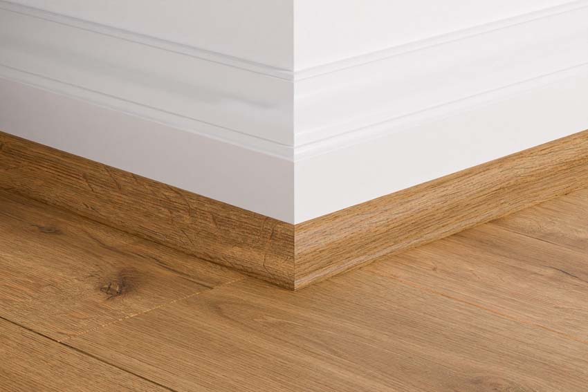 Moulure Quick-Step résistant à leau chêne truffe 240x1,7x1,7cm