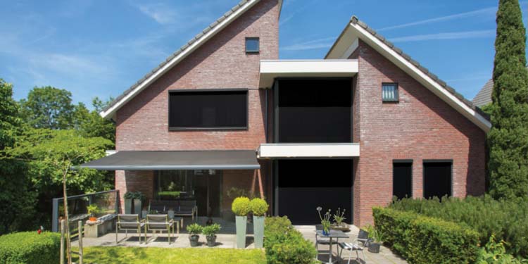 Store vertical extérieur Vinz S noir somfy moteur gauche sur mesure