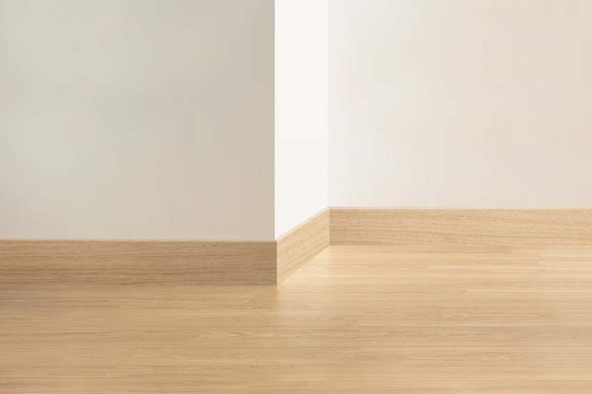 Plint Quick-Step HDF + laminaat waterbestendig bruin 240x5,8x1,2cm