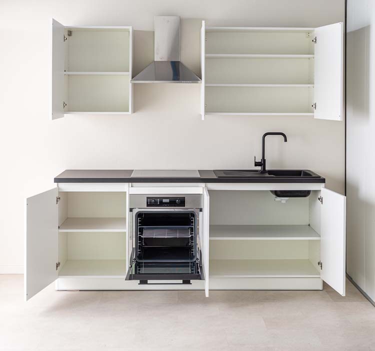 Cuisine Plenti blanc/noir 220cm - hotte murale en inox - sans appareils