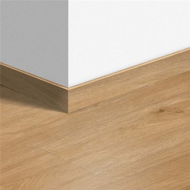 Plinthe Standard Quick-Step Chêne naturel soyeux et chaleureux 58 x 12 x 2400 mm