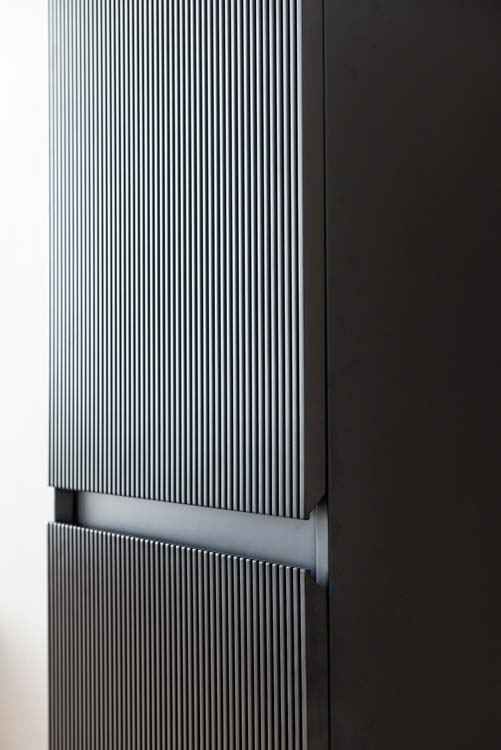 Armoire colonne Windsor noir mat suspendue 170x40x35cm