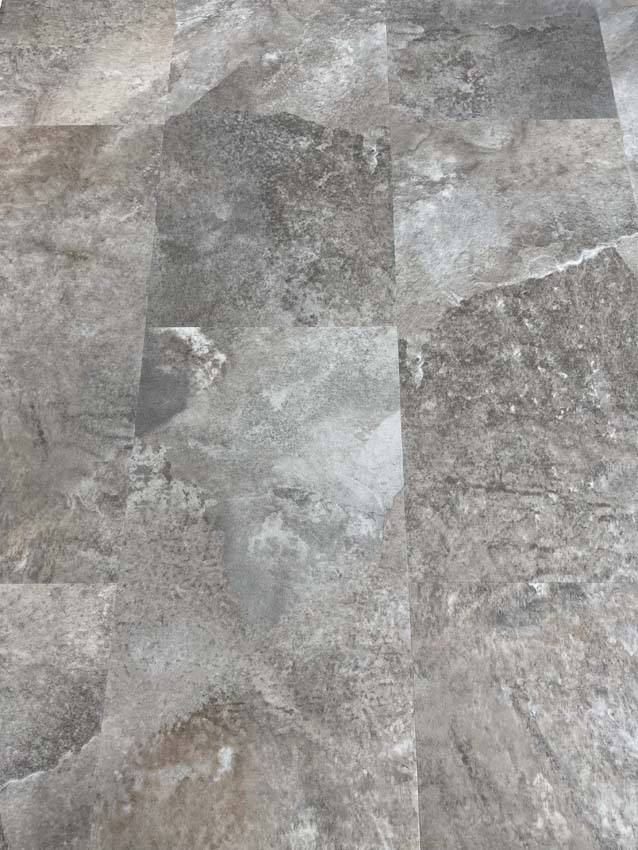 Vinyl vloer Kasteel tegel 5mm grijs 61,2x30,6cm Vinyl vloer Kasteel tegel 5mm grijs 61,2x30,6cm