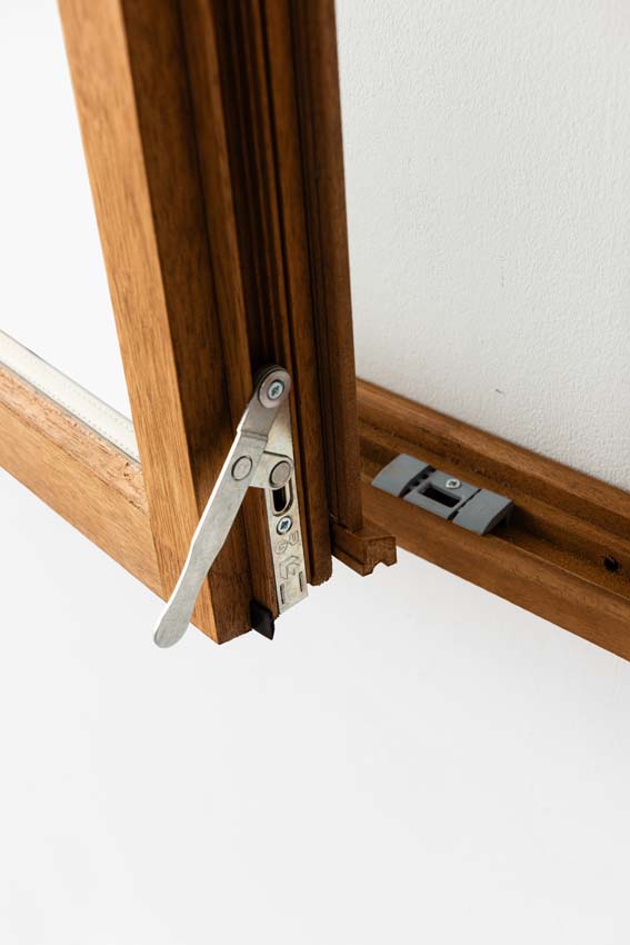 Fenêtre battant bois Meranti Trae 2 vantaux 55mm naturel 1600 x 1400mm Fenêtre battant bois Meranti Trae 2 vantaux 55mm naturel 1600 x 1400mm