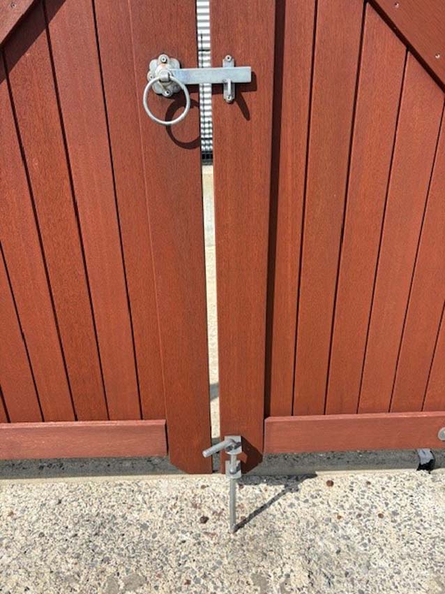 Double portail Bangkirai en bois 300x180cm avec treillis
