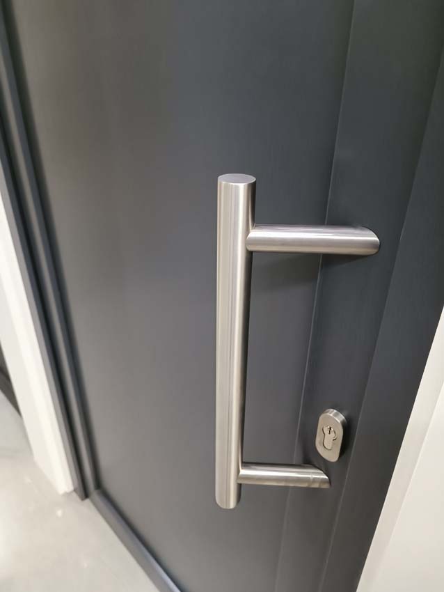 Accessoires pour les portes en PVC Moderna 400 tirant + clinche + pat.