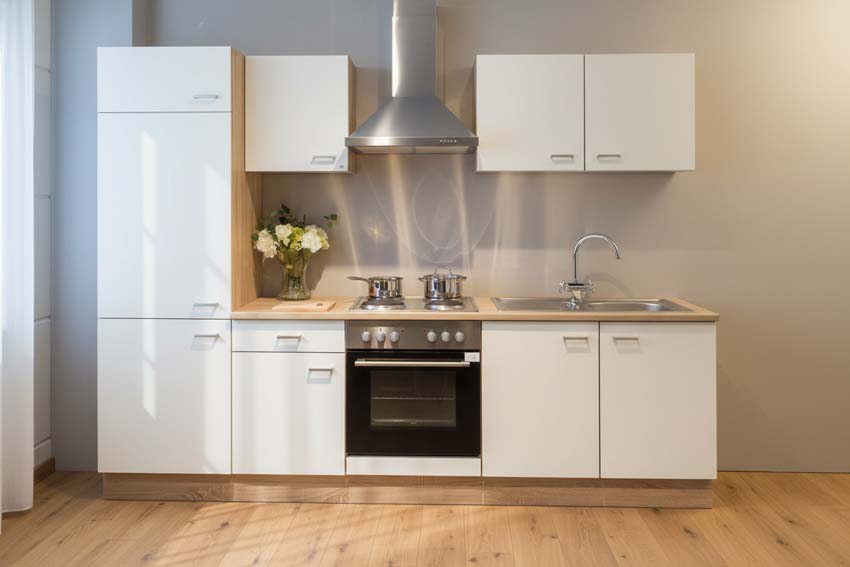 Cuisine Budget blanche/aspect bois 270cm - avec appareils - plaque de cuisson en inox et hotte murale en inox