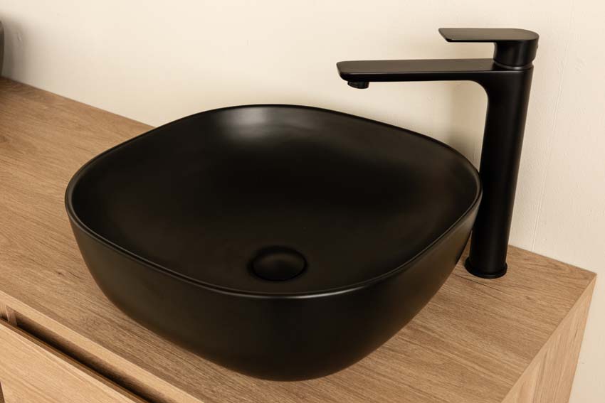 Badkamermeubel Bella eik hangend met dubbele opbouwkom mat zwart 150cm