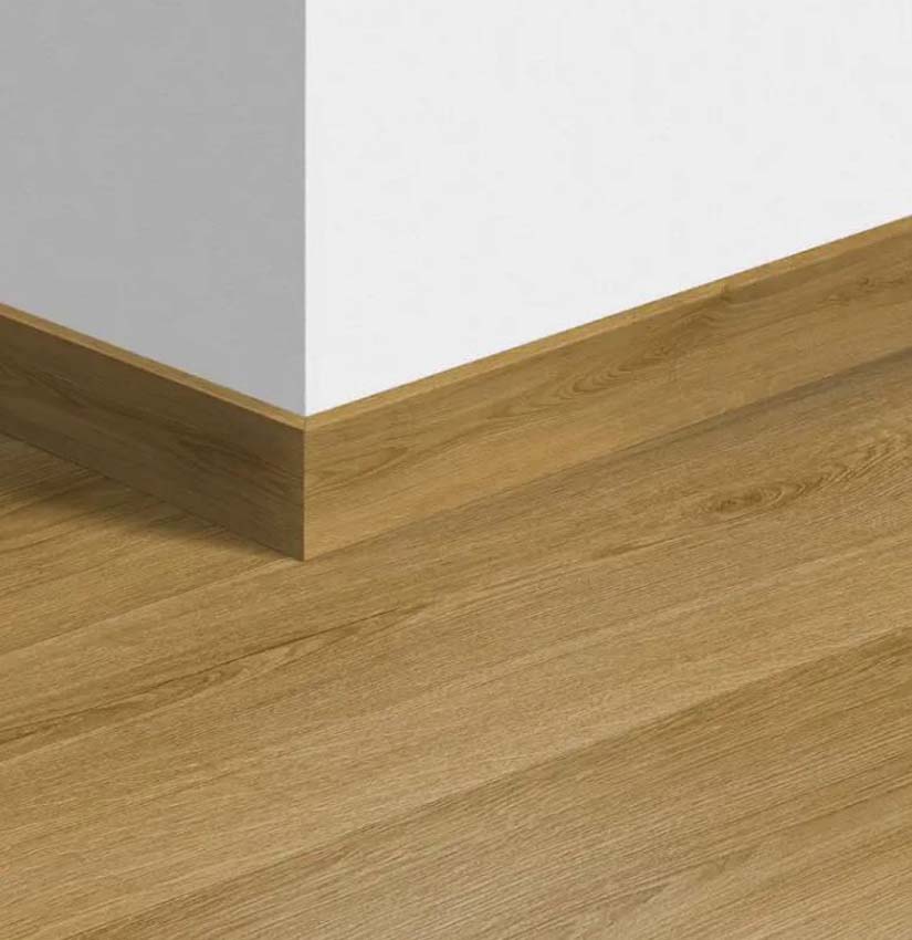 Plinthe Quick-Step HDF + stratifié résistant à l'eau chêne fumé 240x5,8x1,2cm