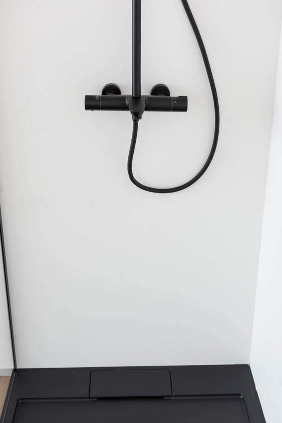 Receveur de douche Akon polybeton noir mat 90x90cm