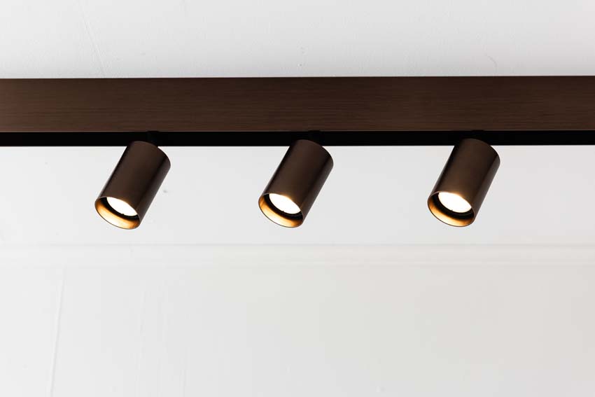Rail lumineux Design Béa bronze brossé - 1,8m - 3 spots & 3 anneaux