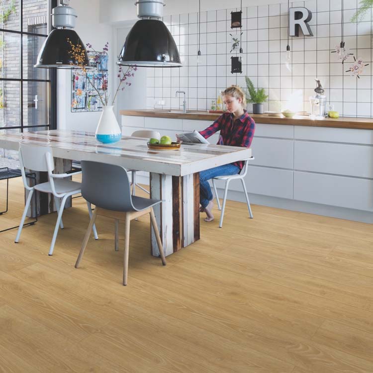 Sol stratifié Quick-step Majestic 9,5mm - Chêne des Bois naturel