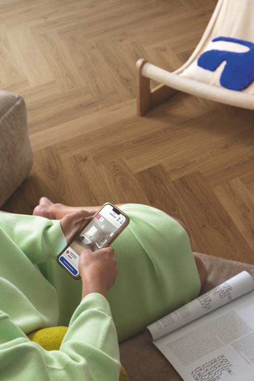 Sol vinyle Quick-Step Ciro 6mm chevron chêne botanique caramel brun foncé 63x12,6cm avec sous-couche Sol vinyle Quick-Step Ciro 6mm chevron chêne botanique caramel brun foncé 63x12,6cm avec sous-couche