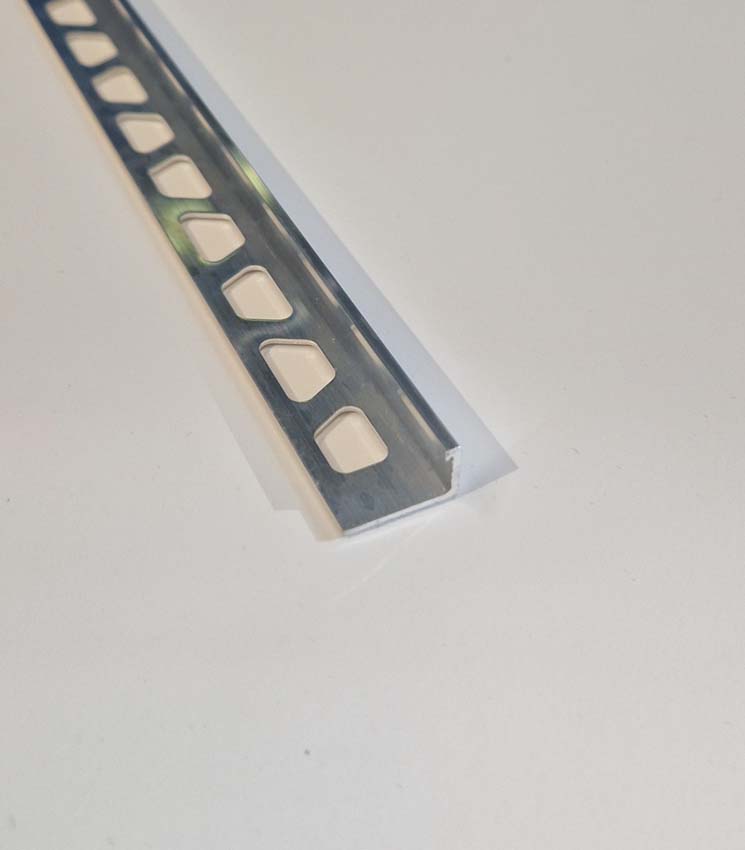 Profilé en aluminium pour revêtement de sol 250x0,8cm
